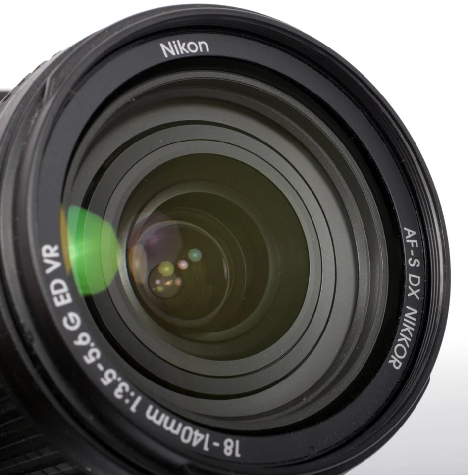 Nikon D90 DSLR with Nikkor 18-140mm F3.5-5.6 VR lens +4GB card+